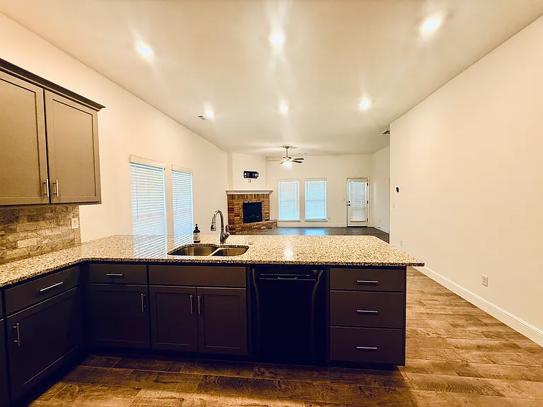 424 NW 59th Ave — Photo 31