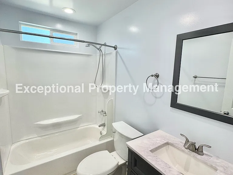 920 Western Ave — Photo 7