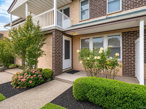 312 Artist Lake Drive #312, Middle Island, NY 11953