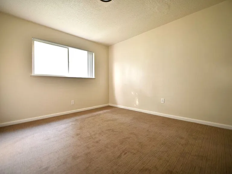 2821 Harrison St — Photo 7