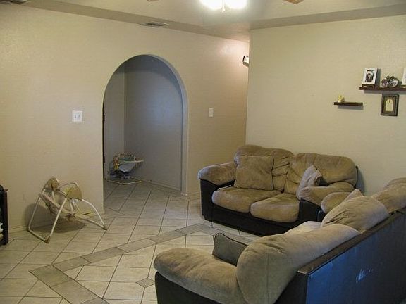 2nd image of 607 Bougainvillea St