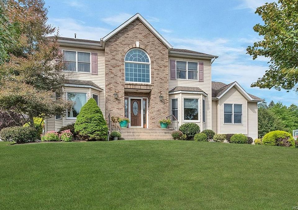 1st image of 6 Oakley Blvd