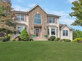 6 Oakley Blvd, Garnerville, NY 10923