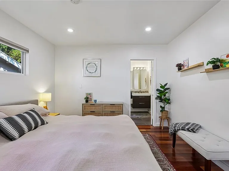 16729 Archwood St — Photo 19