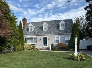 28 Clifford Court, Malverne, NY