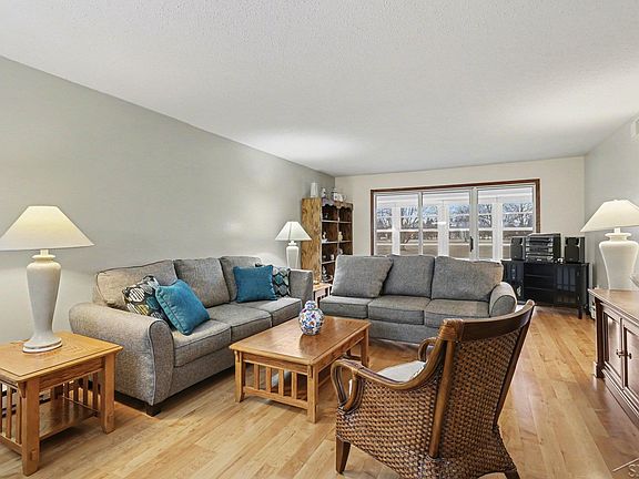 4th image of 945 Kennely Rd