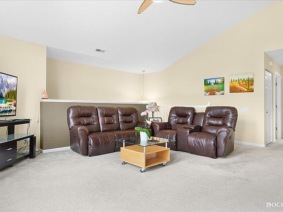 3rd image of 2925 Stonewater Dr
