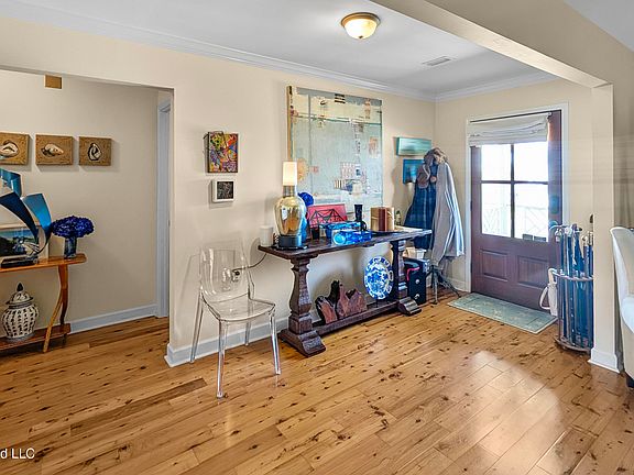 3rd image of 340 Lemoyne Rd