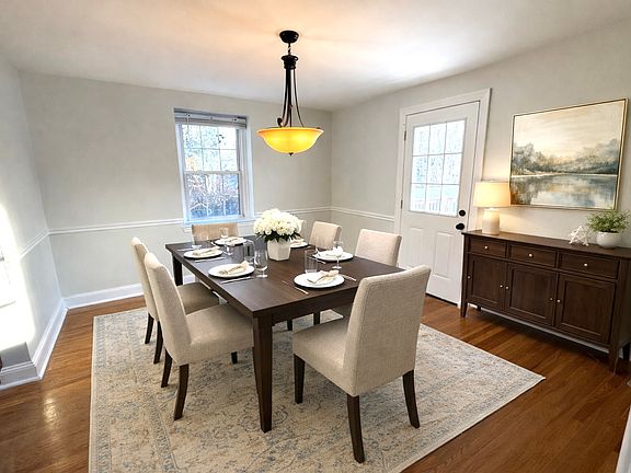 Dining Room (virtually staged)