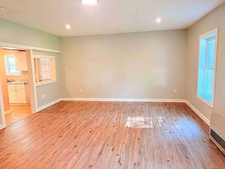 2046 Hartford Ave #4 — Photo 9