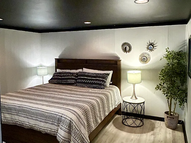 Down stairs king bedroom