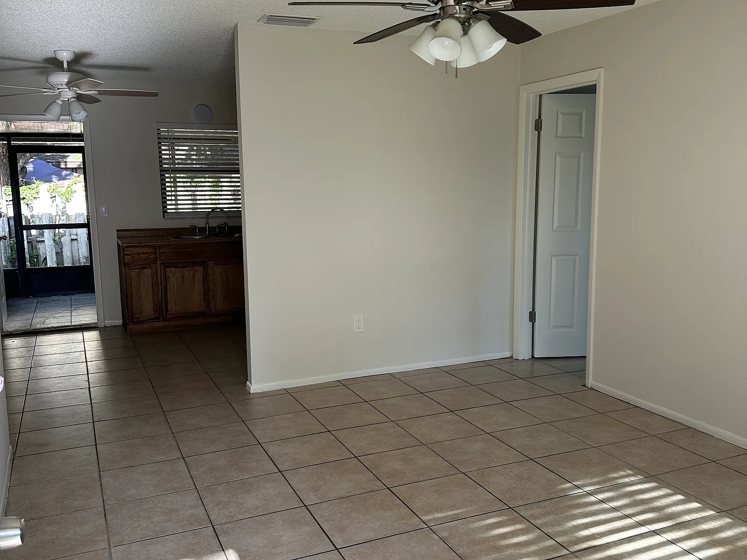 2 bed, 1000 sqft, $1,100 — Photo 1