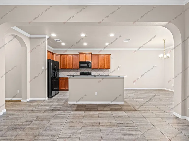 5620 Blackstone Dr — Photo 10