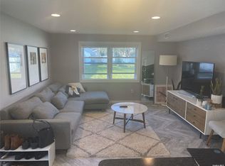 164 W Nicholai St, Hicksville, NY 11801