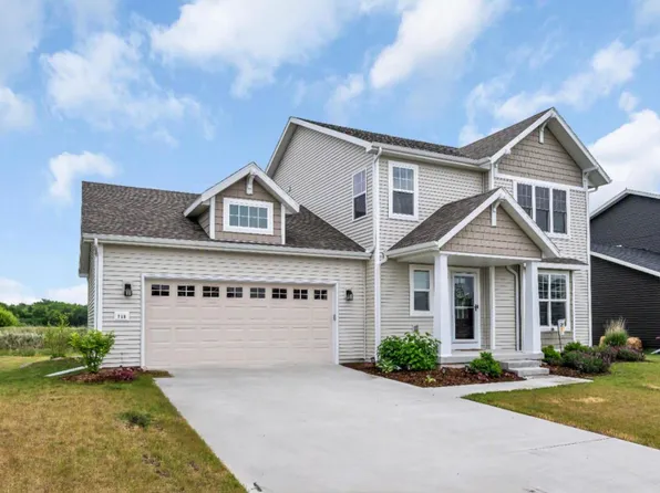 758 Burr Oak COURT, Oconomowoc, WI 53066