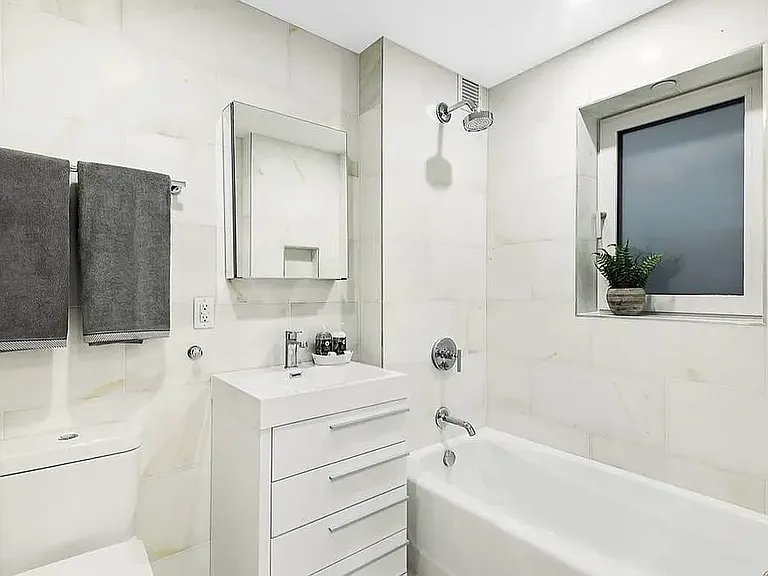 219 S 3rd St #3R — Photo 5