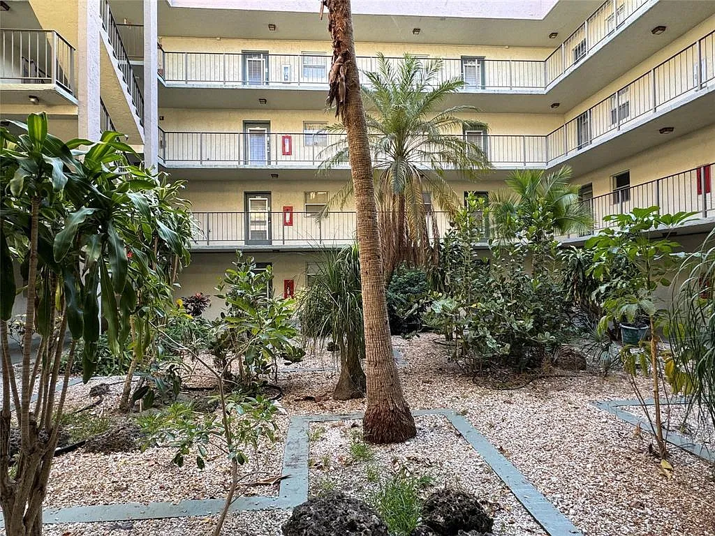 2 bed, 2.0 bath, 1000 sqft, $1,900 — Photo 3
