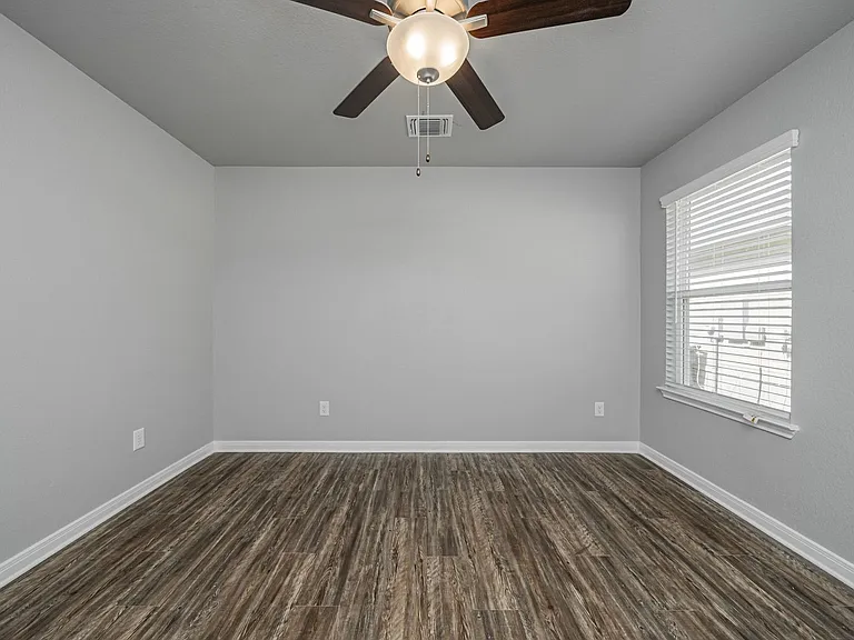 521 Fallbrook Dr — Photo 42