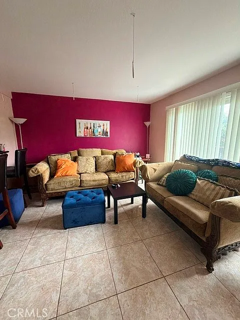 3 bed, 1066 sqft, $3,300 — Photo 3