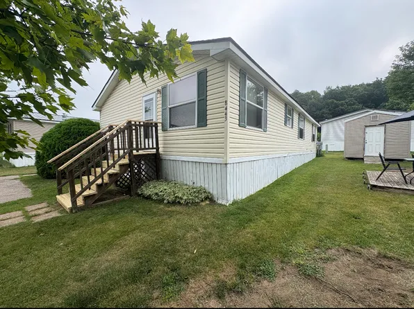 8443 Quill Dr, Fenton, MI 48430