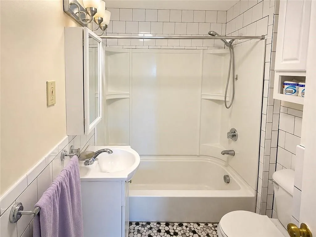 2 bed, 1.0 bath, 864 sqft, $2,800 — Photo 4