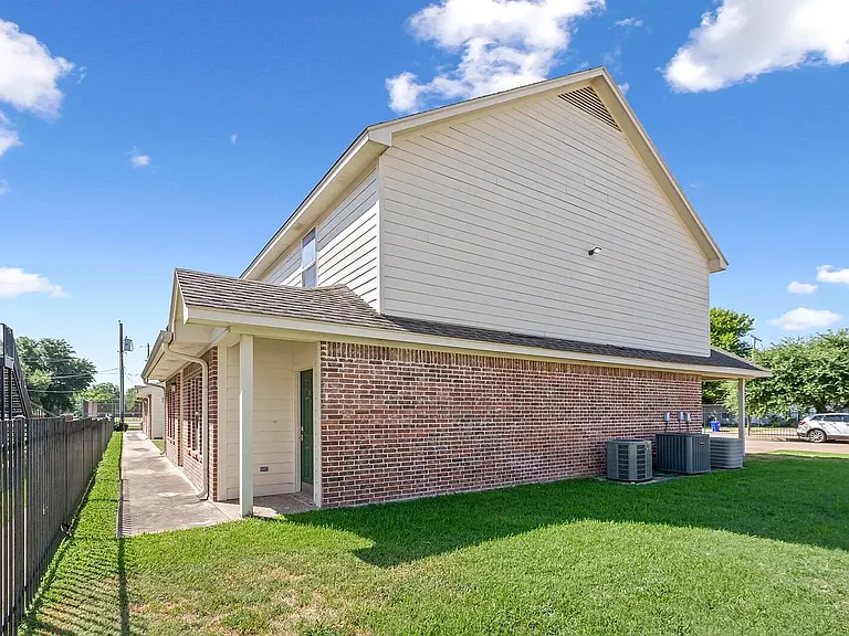 1728 S. Waco Street — Photo 48