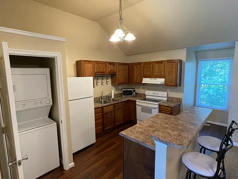 2500 Maymont Ct — Photo 9