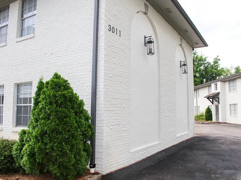 Juniper Row — Photo 43