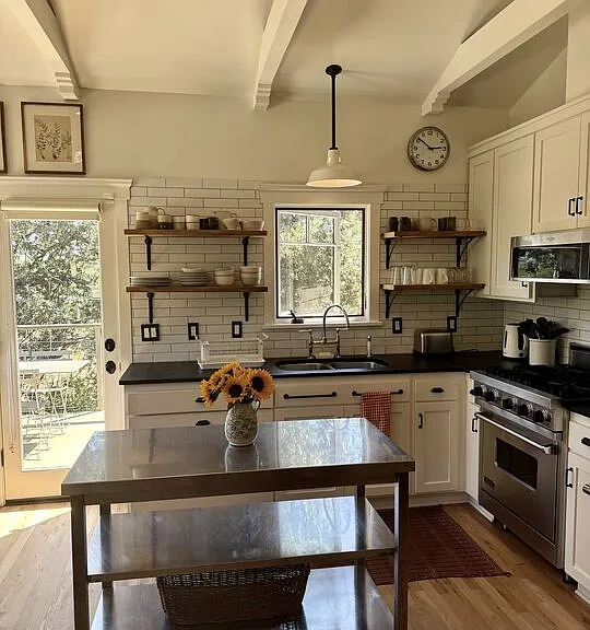 220 France Cir — Photo 8