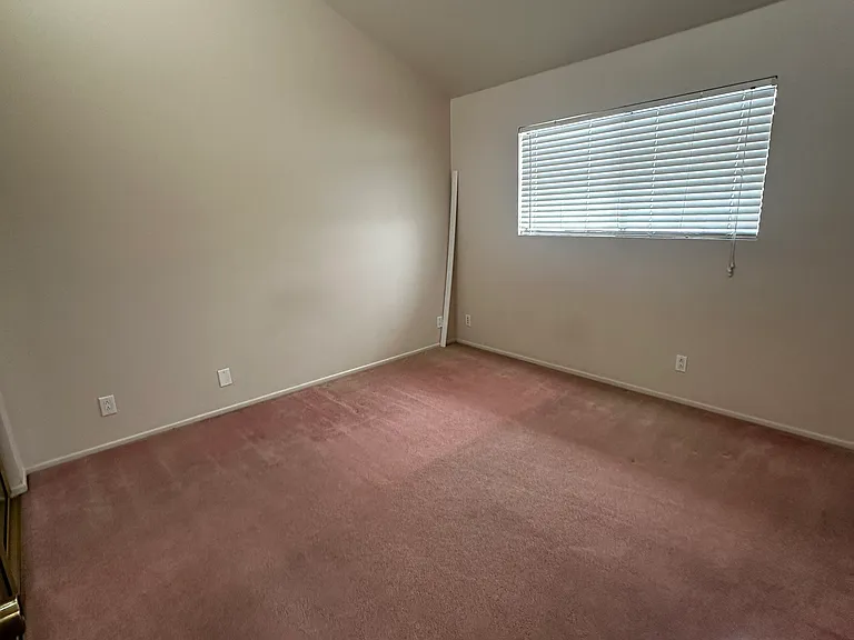 557 E Verdugo Ave #J — Photo 11