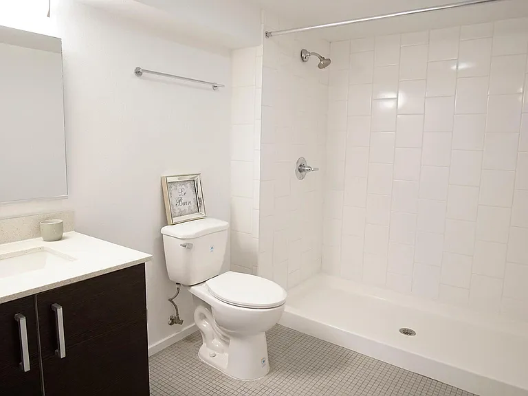2x2 Traditional - 2nd bathroom
