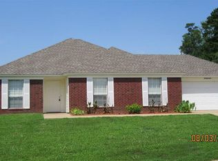 1403 Cedar Crest Dr, Benton, AR 72015