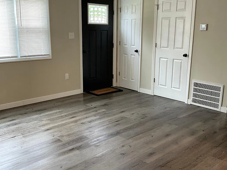 475 Florence Ave — Photo 4
