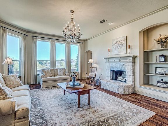 4th image of 1031 Shadow Hill Dr