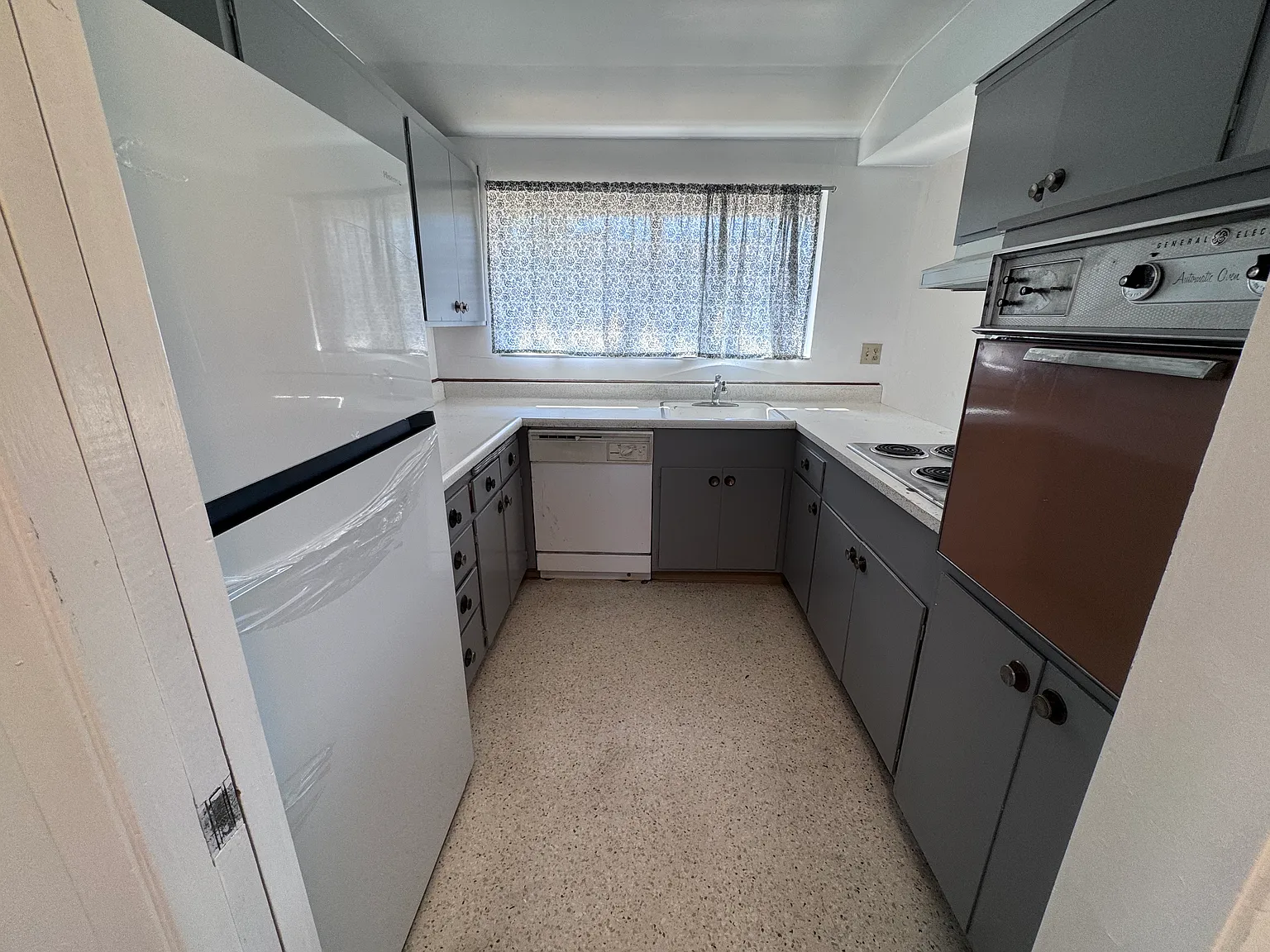 3 bed, 1118 sqft, $4,050 — Photo 4