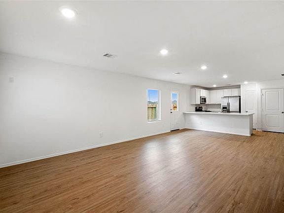 4th image of 104 Pine Bnd Ct