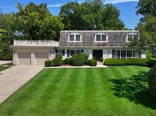 1434 Woodhill Dr, Northbrook, IL 60062