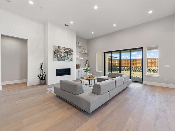 5th image of 721 Oreno Cir