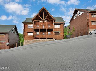 1050 Black Bear Cub Way, Sevierville, TN 37862