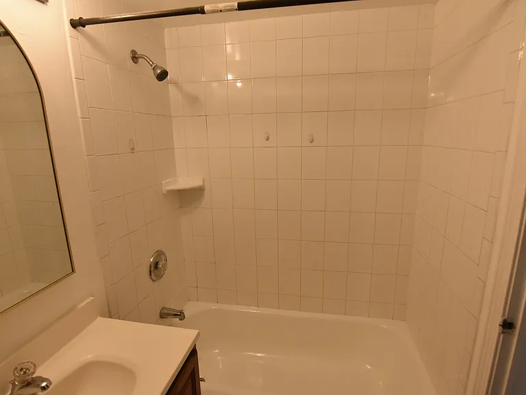 1910 W Hatherleigh Ct #2E — Photo 10