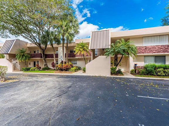 3rd image of 2951 S Palm Aire Drive #202