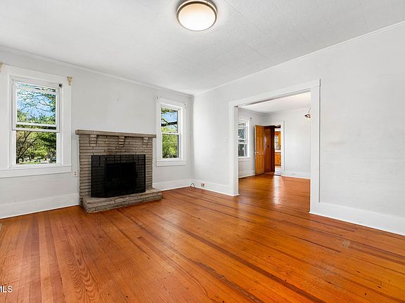 5th image of 596 Leesburg Rd
