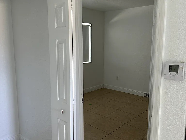 689 NW 6th St — Photo 4