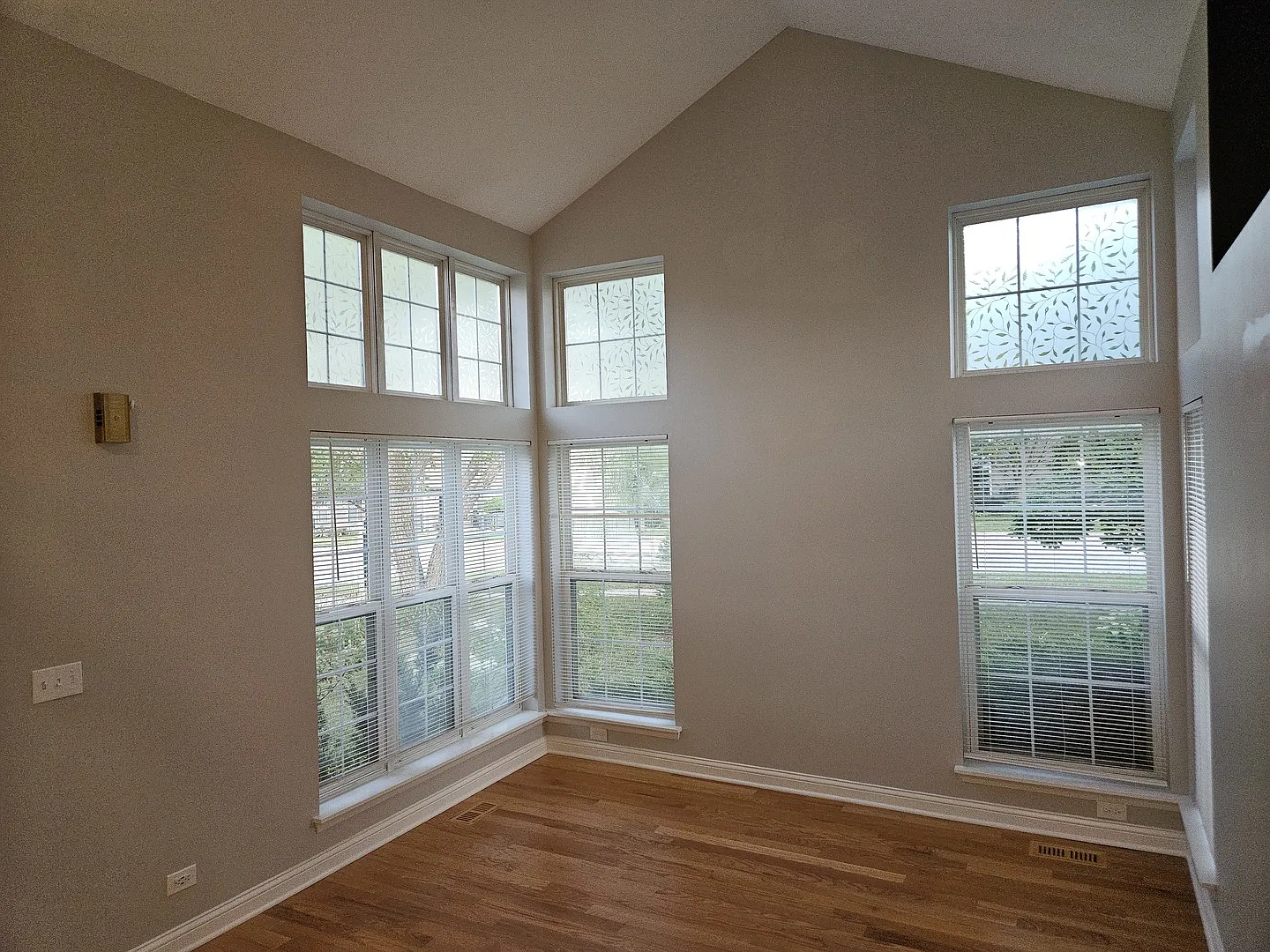 3 bed, 2.5 bath, 1442 sqft, $2,850 — Photo 2