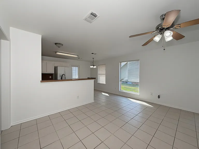 931 S Farmington Rd — Photo 2