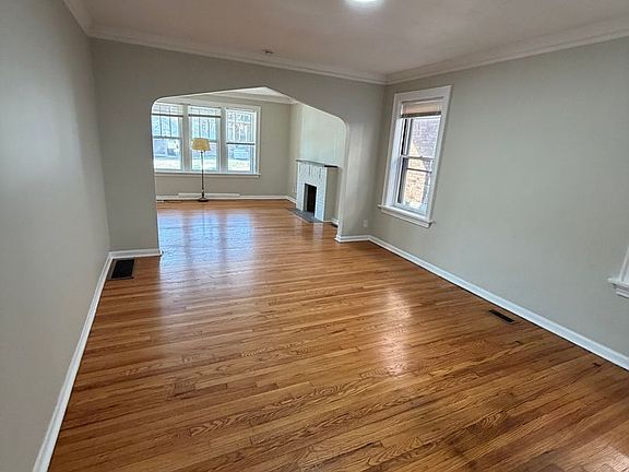 4th image of 5041 Lindenwood Ave