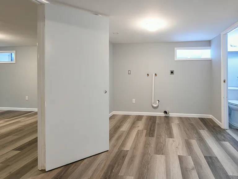 95 Riverside Dr — Photo 17
