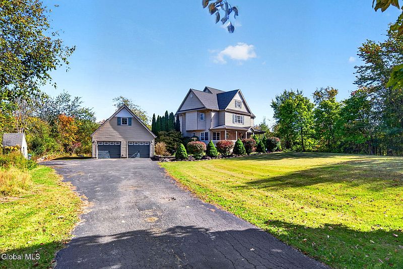 3rd image of 114 Spring Road