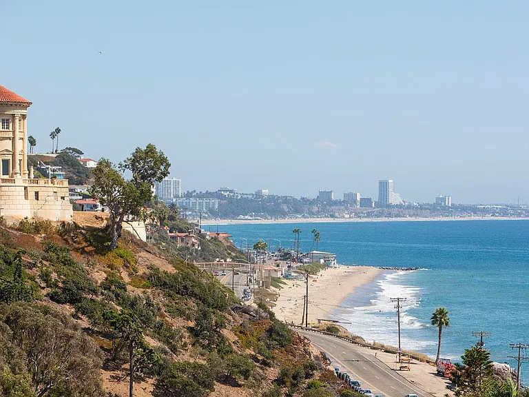 18109 Coastline Dr — Photo 12