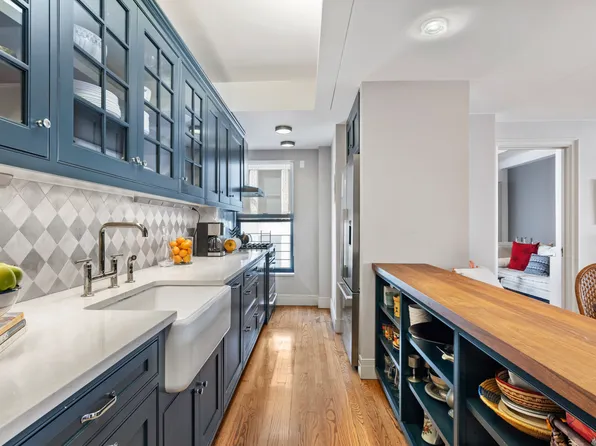 220 East 73rd Street 10D/E image 3 of 11